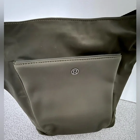 lululemon athletica Olive Crossbody Bag - Picture 1 of 6